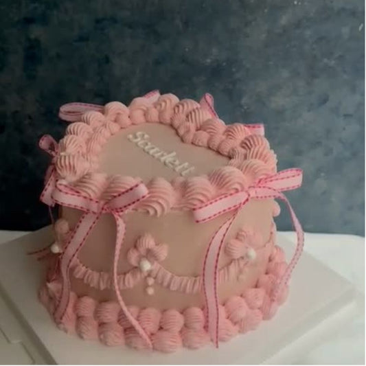Lambeth Vintage Heart Cake with Bows - premium